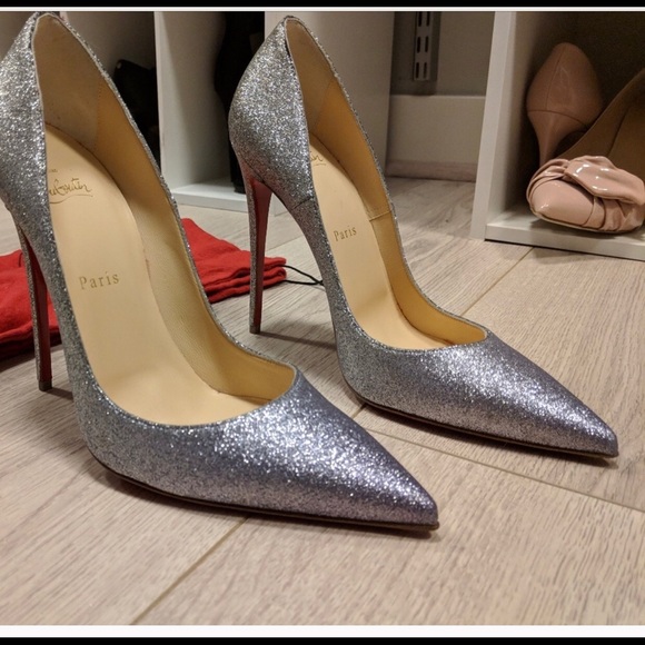 Minor scratch on the side and a little rip on the side as well. Good condition - Picture 3 of 7